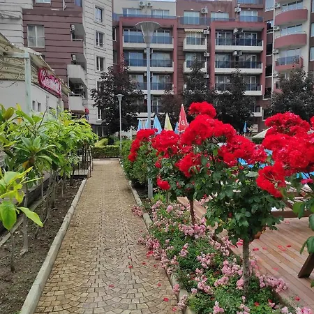 Admiral Plaza Apartament 阳光海滩