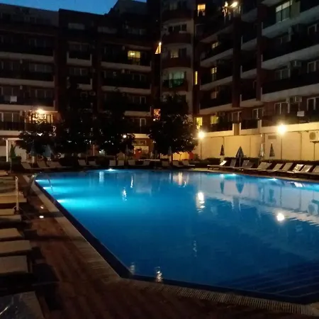 Admiral Plaza Apartament דירה